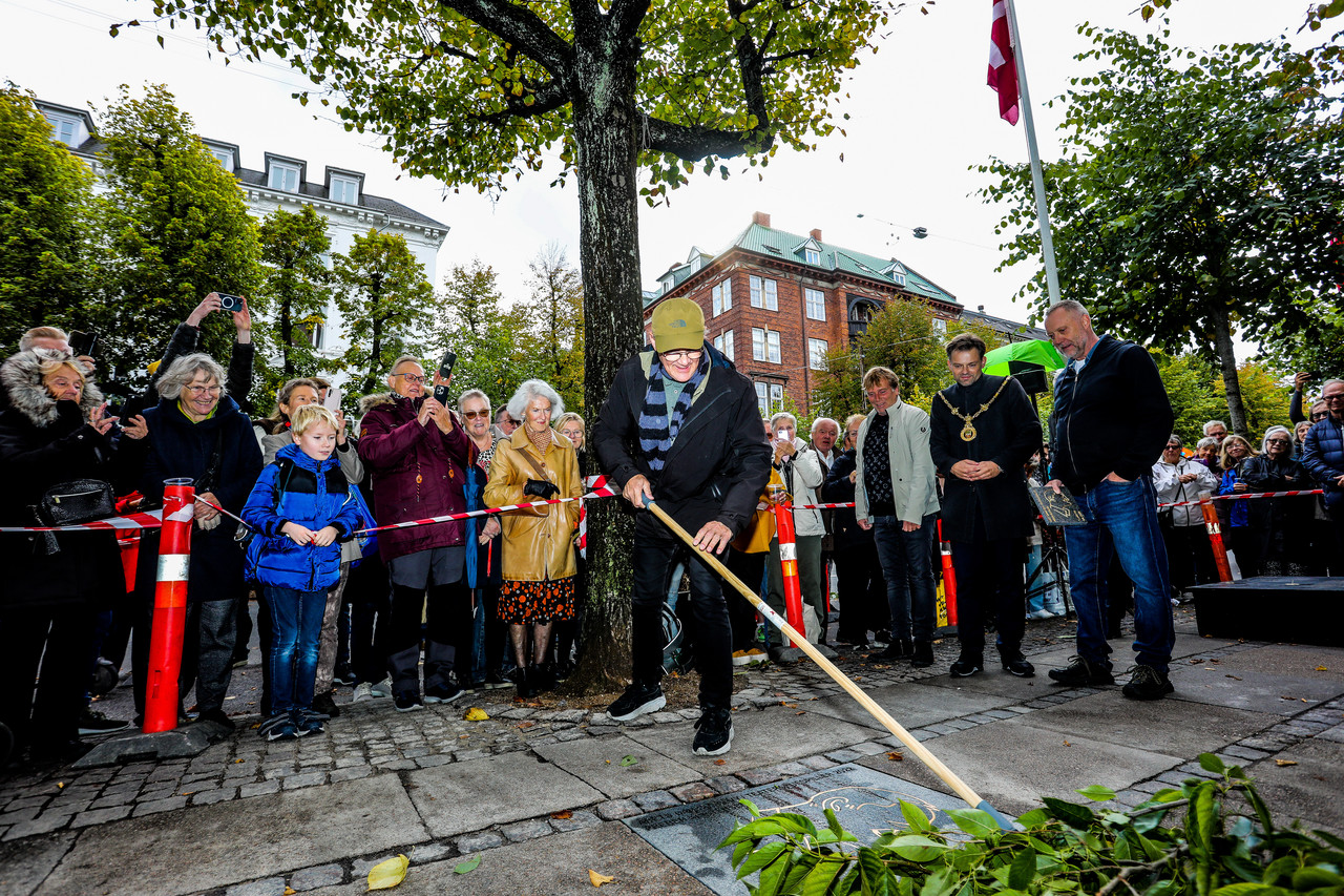 Nu Ligger Preben Kristensen I Vater På Frederiksberg Allé | Falkoneren